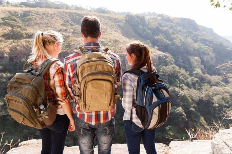 Liburan Anti Bokek ala Travel Blogger, Cocok Buat Milenial!