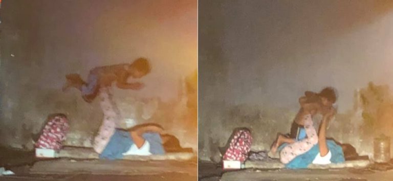Foto Ibu dan Anak Bercanda di Trotoar Ini Viral