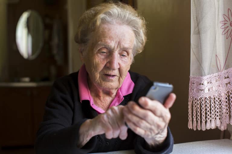 Ponsel Bisa Deteksi Penyakit Alzheimer 30 Tahun sebelum Gejala