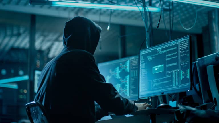 Trump Perintahkan Tentara Cyber Serang Iran, Ada Apa?
