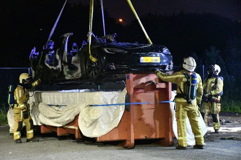 Tesla Model S Terbakar