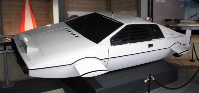 Tesla Bikin Mobil Listrik Mirip Punya James Bond