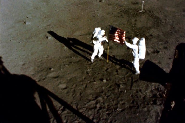 Memorabilia Pendaratan Apollo 11 Dilelang, Berminat?