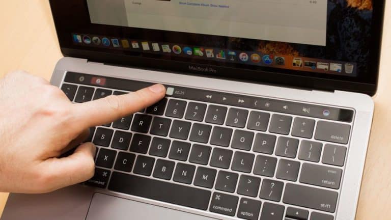 Apple “Pensiunkan” MacBook Pro Versi Non-Touch Bar