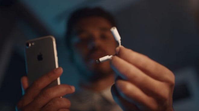 Hilangkan Jack Audio, Samsung Hapus Ejekan ke iPhone