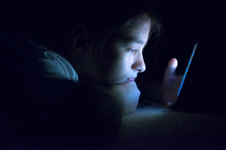 Bahaya! 40% Anak-anak Terhubung ke Orang Asing di Internet