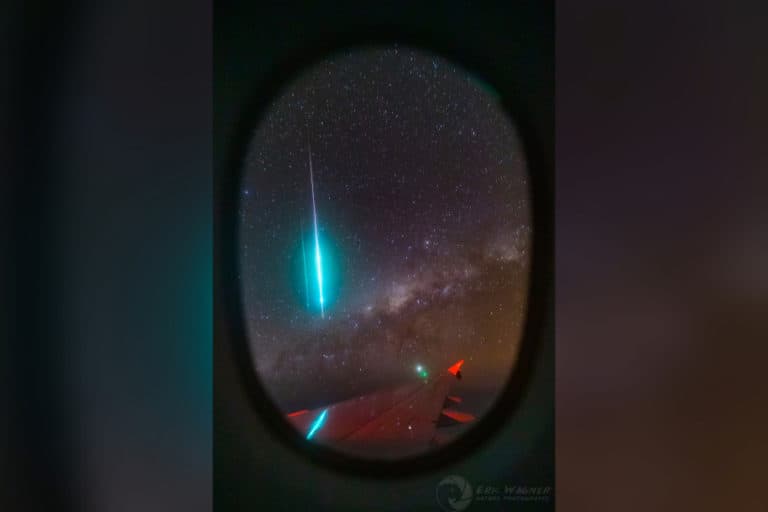 Keren! Meteor Bola Api Biru Tertangkap Kamera Fotografer