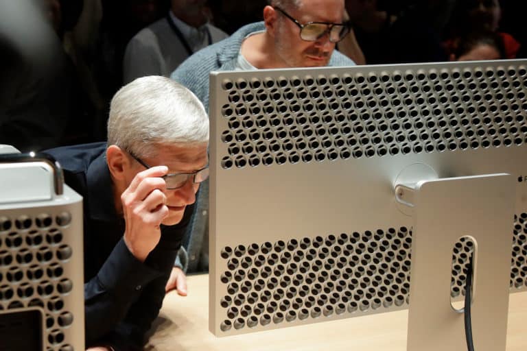Meski Permintaan iPhone Lemah, Pendapatan Apple Melesat