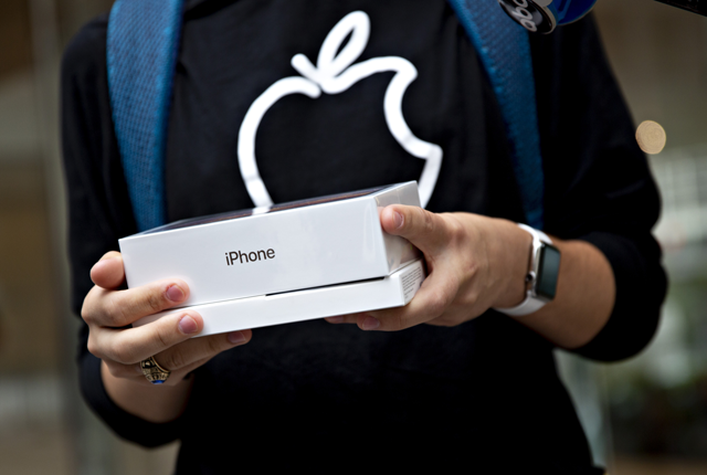 Apple Desak Trump Hapus Tarif Komponen iPhone Buatan China