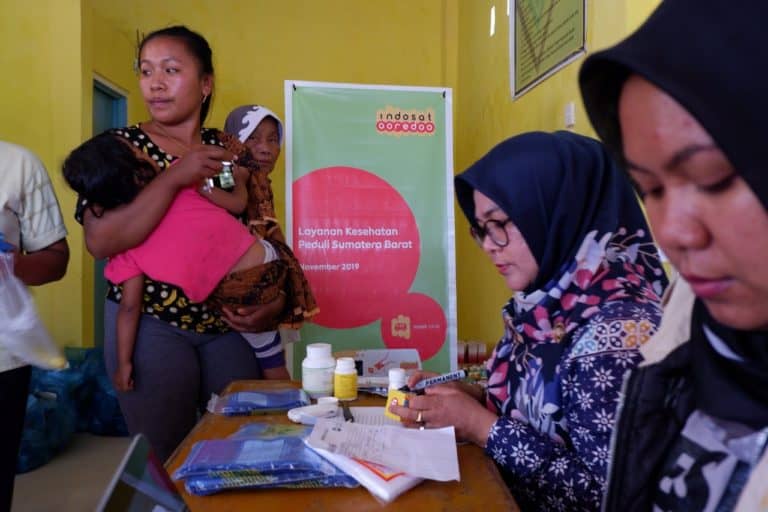 Mobil Klinik Indosat Bantu Korban Banjir Sumbar