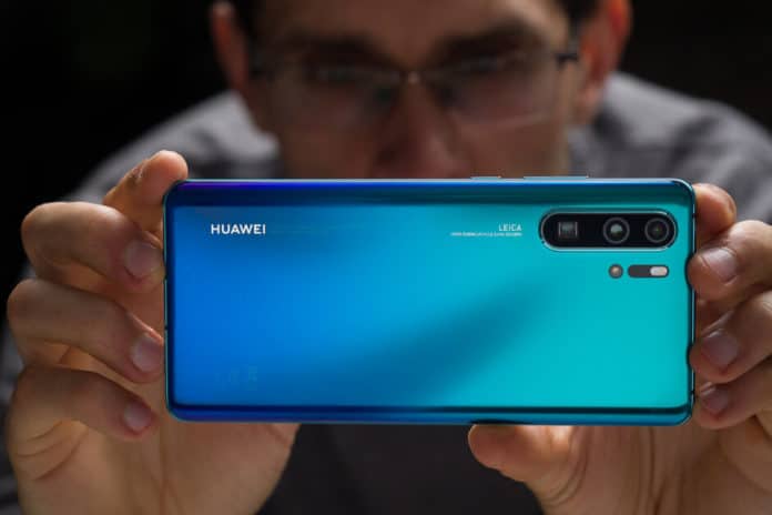 Penjualan Smartphone Huawei Sanksi AS