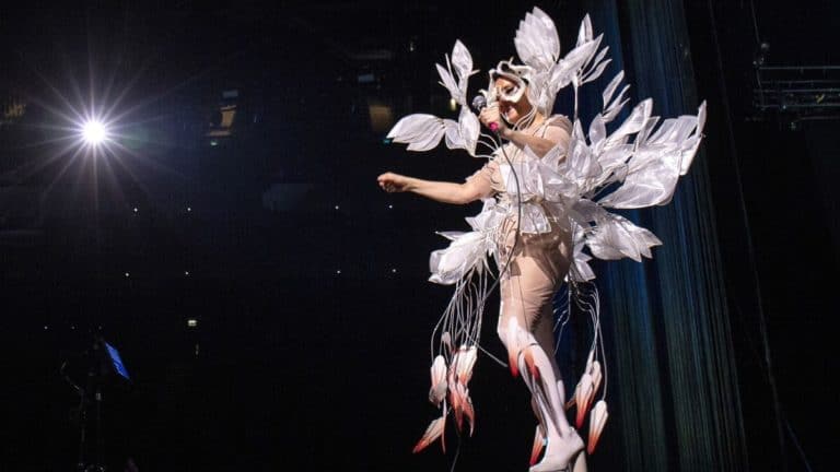 Björk dan Microsoft Teknologi AI