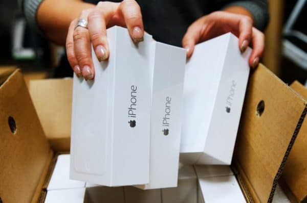 Apple Izinkan Konsumen Borong iPhone Selama Wabah Covid-19