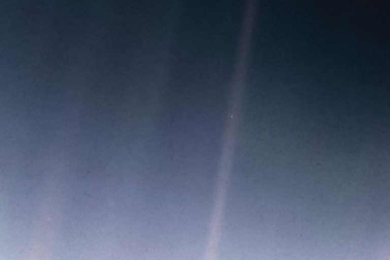 NASA Pamer Foto “Pale Blue Dot” Bumi yang Terkenal