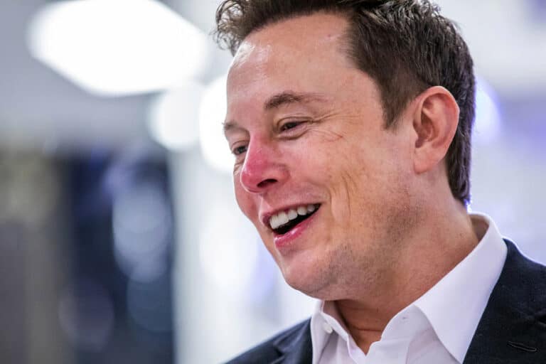 Elon Musk Debat Soal Hasil Uji Tesla Model S Terbaru