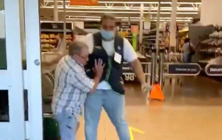 Abaikan Penggunaan Masker, Kakek Ini Ngeyel Terobos Supermarket