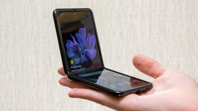 Huawei Rancang Smartphone Lipat Clamshell, Pesaing Z Flip?