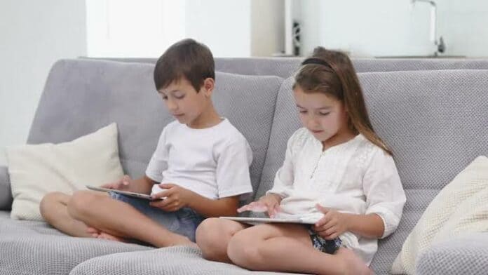 Anak-anak ketagihan internet