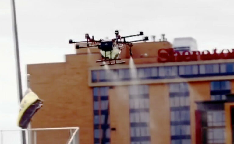 Drone sterilkan stadion