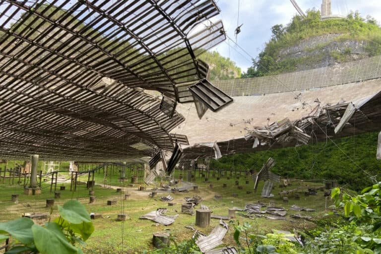 Kabel Putus Rusak Teleskop Radio Raksasa di Brasil