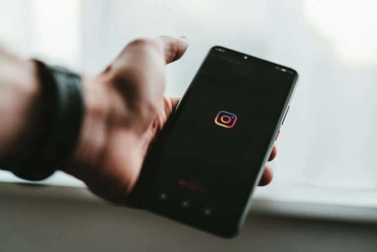 Vakum Instagram Facebook