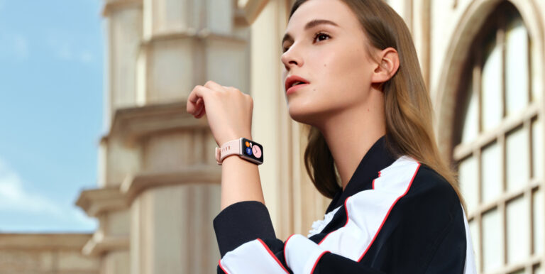 Jam Tangan Kece, Huawei Watch Fit Tiba di Indonesia