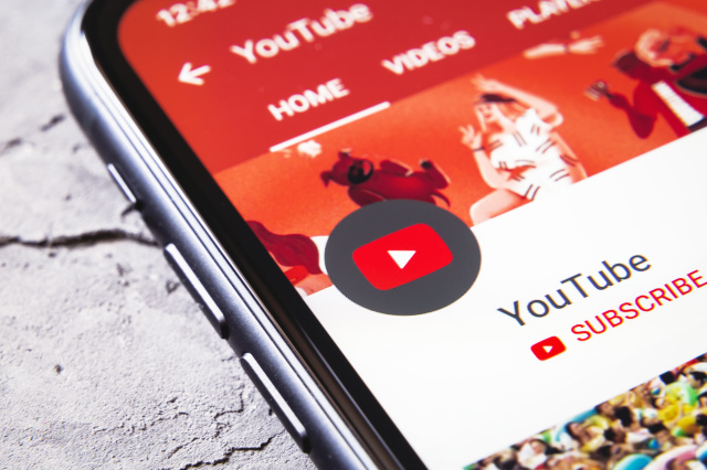 YouTube Gunakan AI untuk Batasan Usia Nonton Video