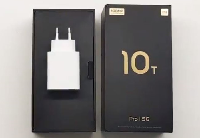 Xiaomi Sindir iPhone 12: “Chargernya Ketinggalan?”