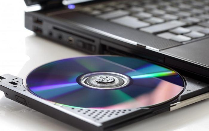 Install ulang laptop dengan CD flashdisk
