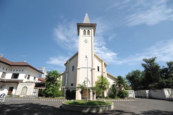 Ledakan Bom di Gereja Katedral Makassar, Warganet Berduka