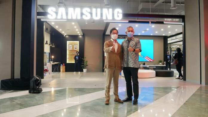 Samsung Multi Experience Store
