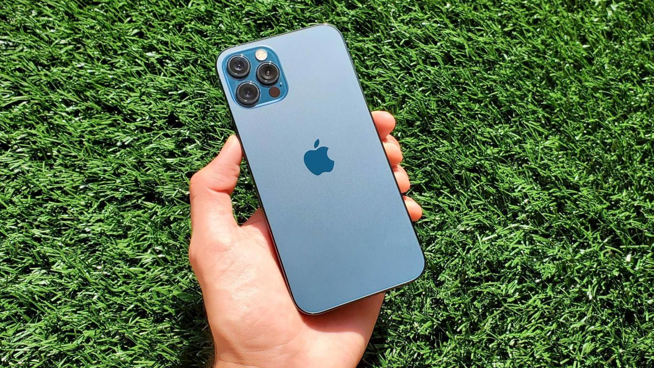 iPhone 13 Pro warna Sierra Blue