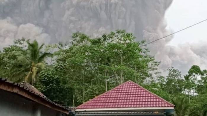 Telkomsel erupsi letusan gunung semeru