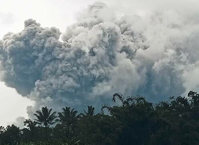 Telkomsel erupsi letusan gunung semeru