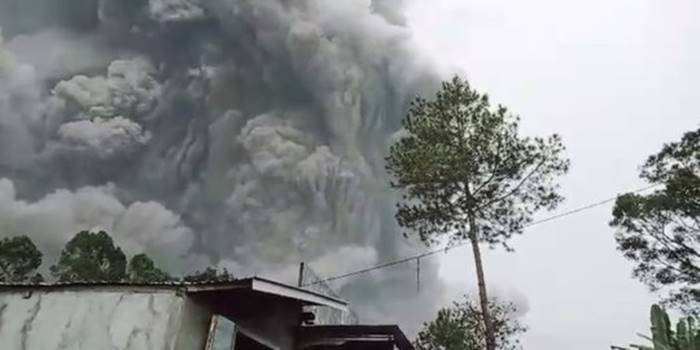 Kominfo: 19 BTS Operator Terdampak Gunung Semeru Meletus