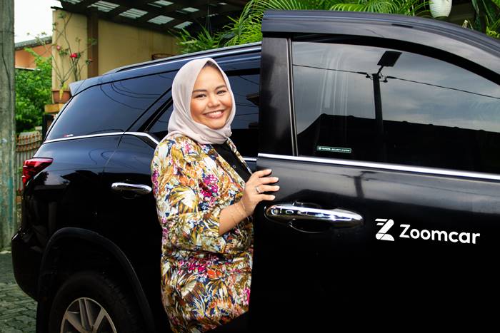 Aplikasi sewa mobil online Zoomcar Indonesia