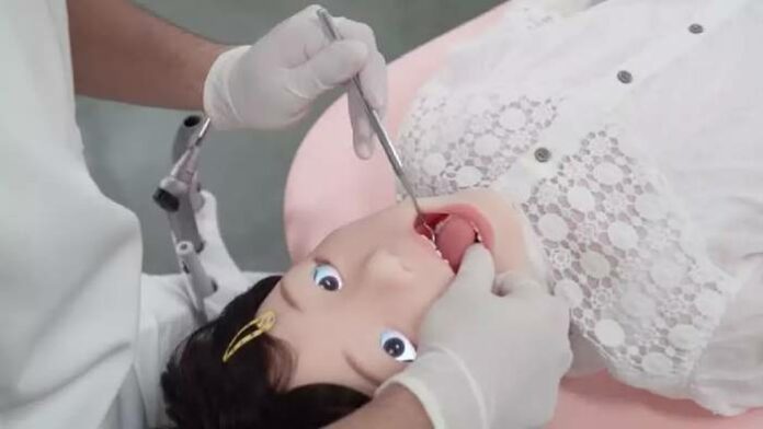 Robot latihan dokter gigi