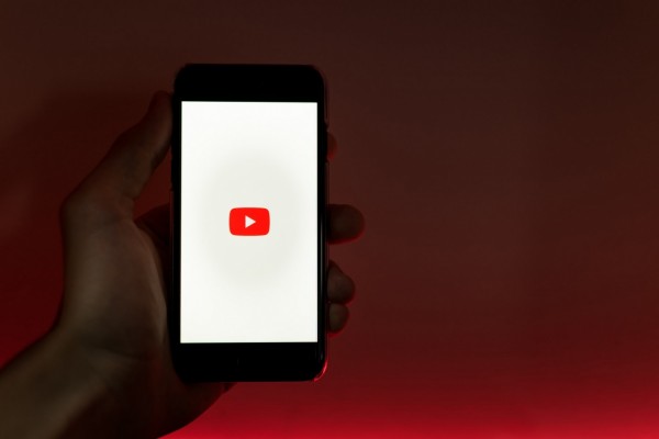 Fitur Corrections YouTube Bantu YouTuber Perbaiki Kesalahan Konten