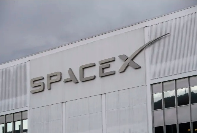 SpaceX Pecat Karyawan