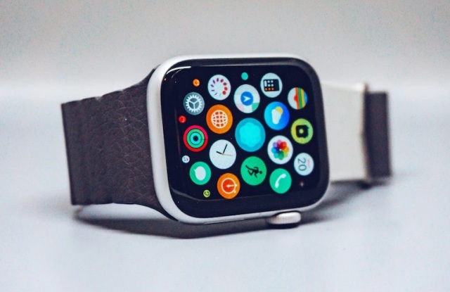 Apple Watch Terbaru Bakal Punya Sensor Sidik Jari?