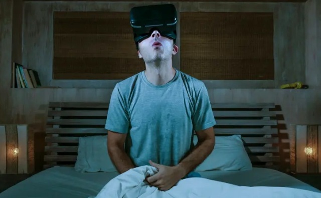 Film Porno Tersedia via Headset VR untuk Para Tamu Kesepian di Hotel