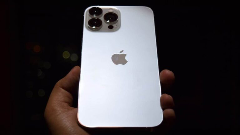 iPhone 13 Pro di Dasar laut