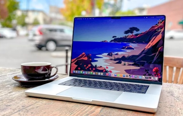 Apple Pilih Vietnam untuk Rakit MacBook