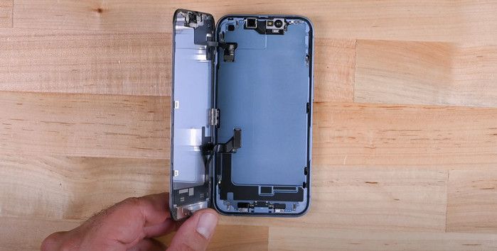 iPhone 14 mudah diperbaiki