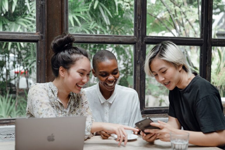 Tokopedia Merek Paling Direkomendasikan Konsumen