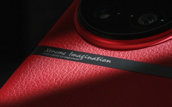 Vivo X90 Pro Plus Hadir Dalam Balutan Kulit Warna Merah