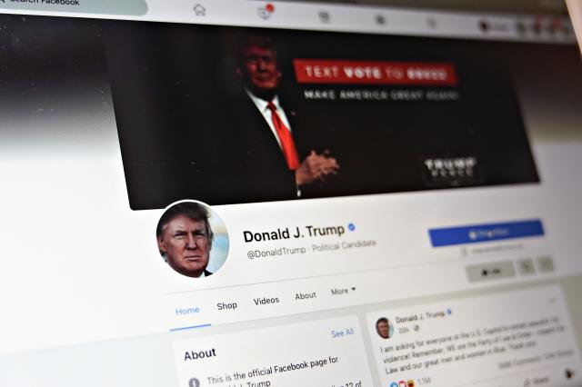 Trump Minta Pulihkan Akun Facebook
