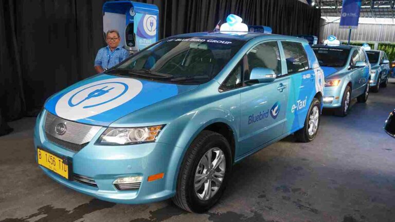 BYD Jadi Pemasok Kendaraan Listrik Blue Bird