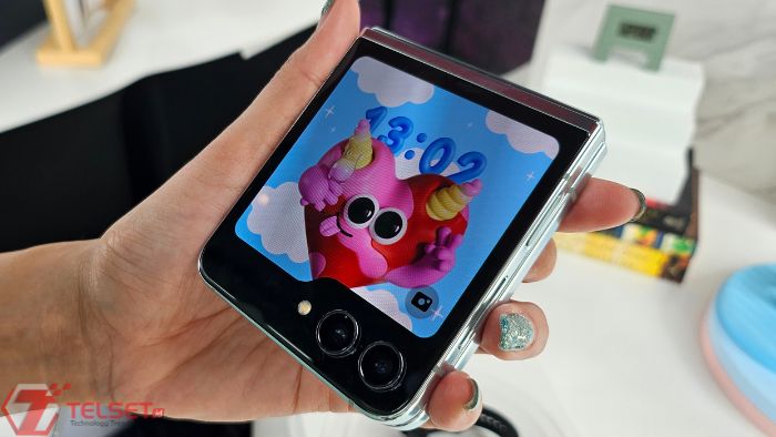 Hands-on Samsung Galaxy Z Flip5: Layar Cover Lebih Lega