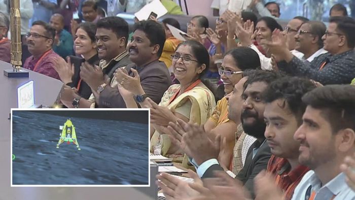 Kegembiraan masyarakat India saat pesawat Chandrayaan-3 mendarat di Bulan